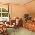 Hotel Und Restaurant Waldschlösschen 2*