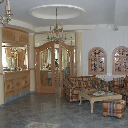 فندق Und Restaurant Waldschloesschen Crivitz