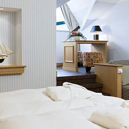 Und Restaurant Waldschloesschen فندق Crivitz